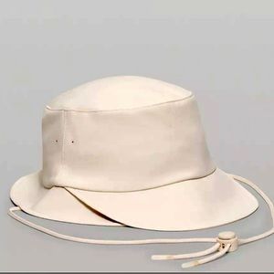 Wide-Brim Bucket Hat w\Strap Lululemon